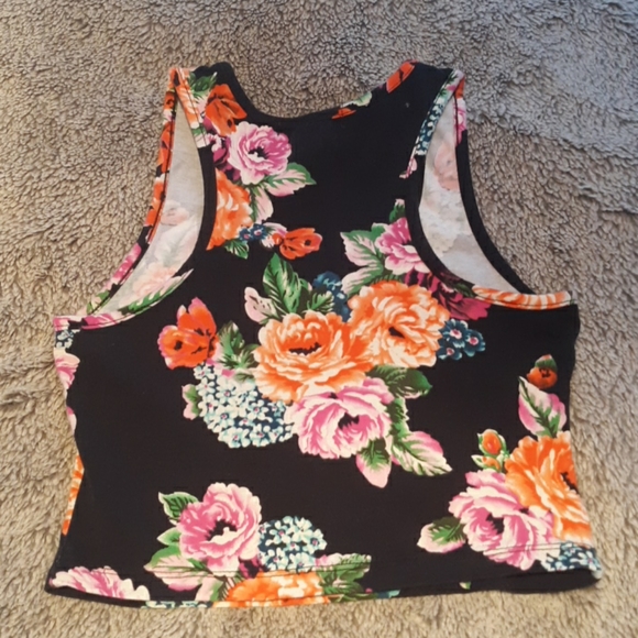 Floral Crop Top - Picture 2 of 2